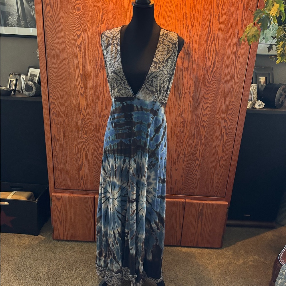 Blue and White Plunge Neck Sleeveless Maxi Sundress